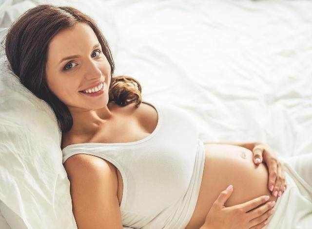 孕期|孕期，胎儿老踢孕妈肚子，可能是在传递这2个信息，你注意到了吗