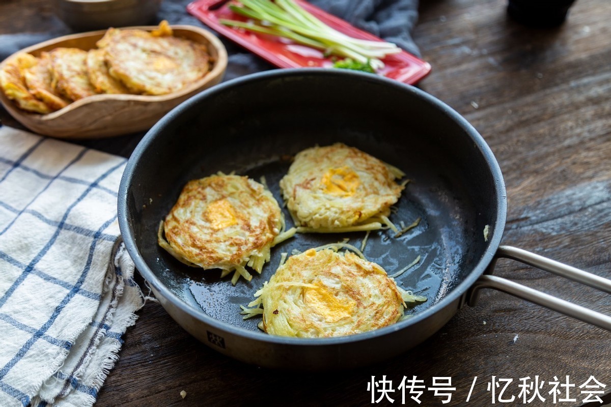 肉香|土豆不要炒着吃了,加上鸡蛋简单一做,吃着比肉香