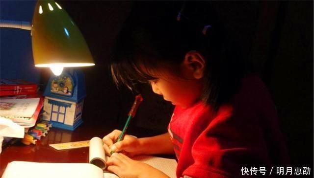 孩子|“妈妈你让我多睡一会”,孩子熬夜赶作业,留下纸条就这样离开了