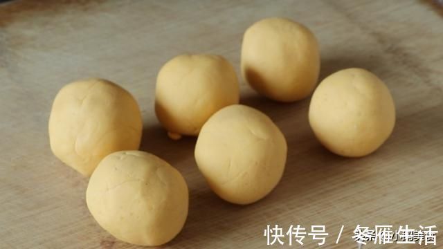 糯米粉|红薯这吃法太香了，老做法教会你，春节家宴做一锅，端上桌就扫光