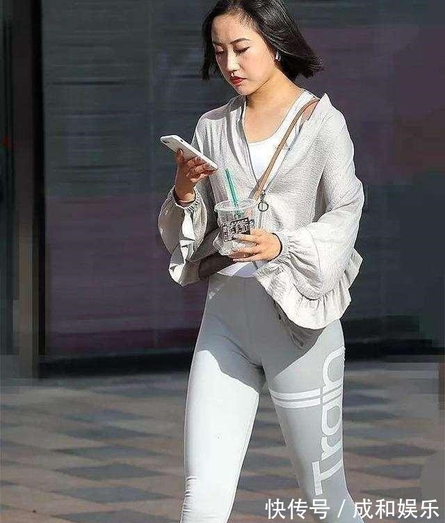 傲娇 舒适服帖的打底裤穿搭简约不失潮流感,展示傲娇的体态,都市韵味!