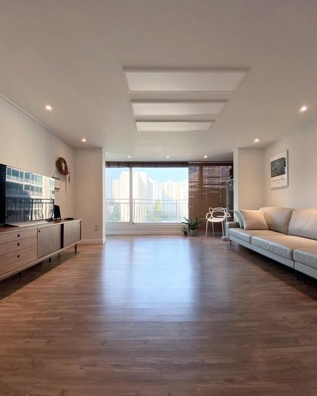 玻璃柜|一到月初就扔家具，85㎡干净得太赏心悦目了，再住10年也不会乱