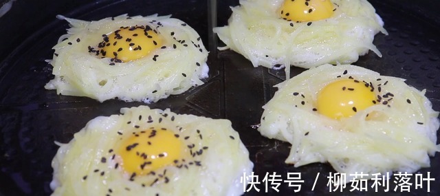 黑芝麻|土豆不要再炒着吃了，试试这样做，天天吃都不腻，越吃越香！