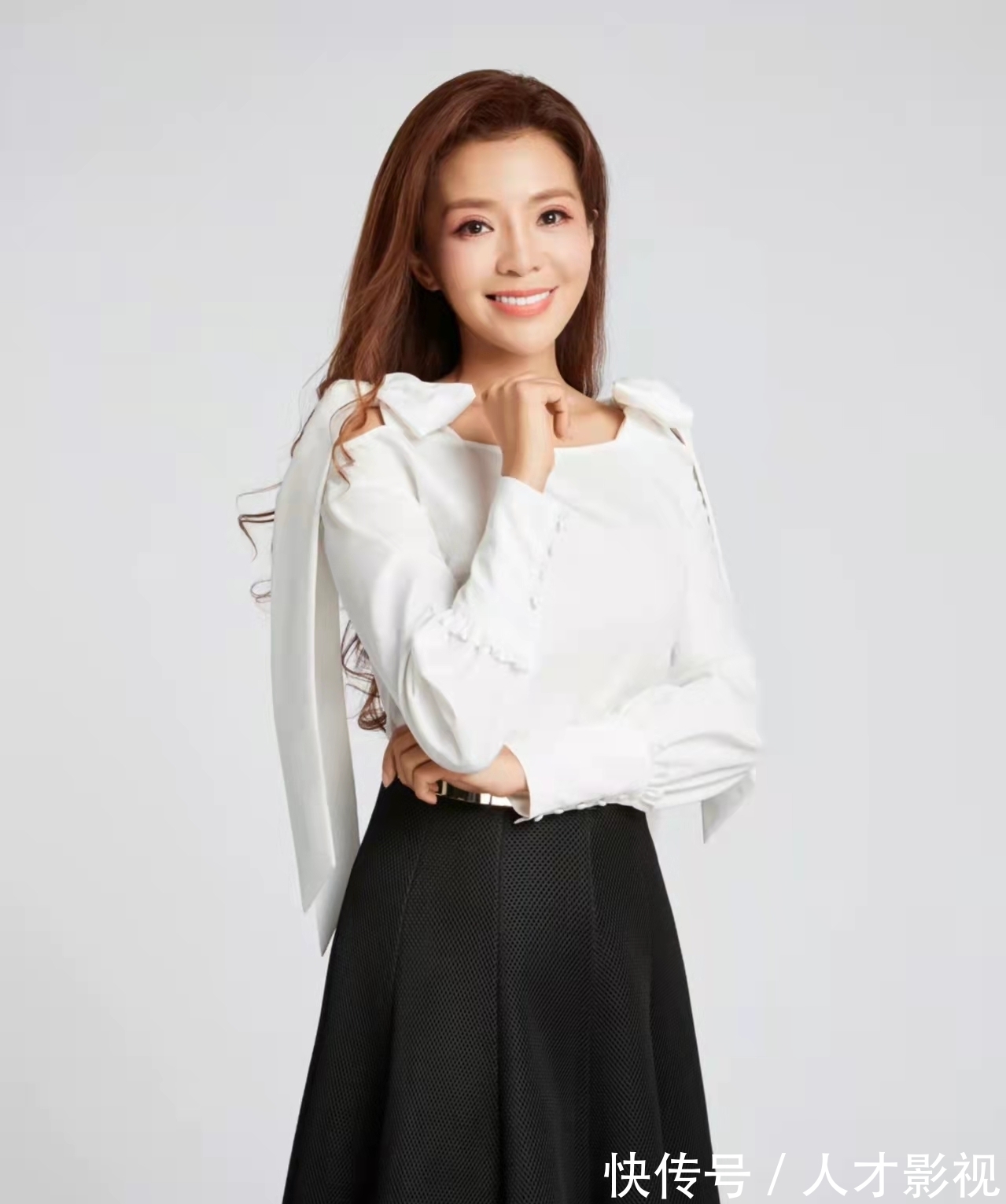 央视主持朱迅节目中罕见失态!含泪痛忆亡父,哽咽称父亲是我的天