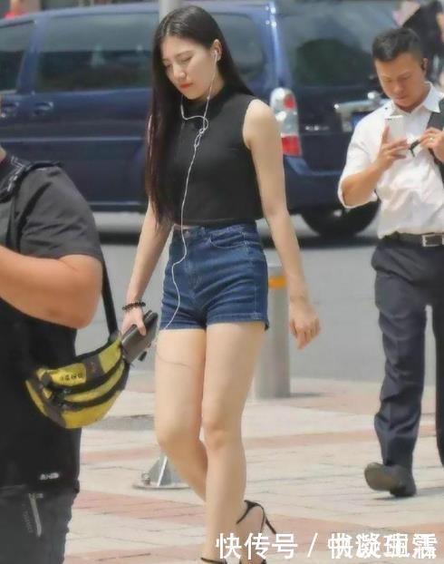 身材|街拍美图身材完美的小姐姐，穿搭时髦，充满知性韵味