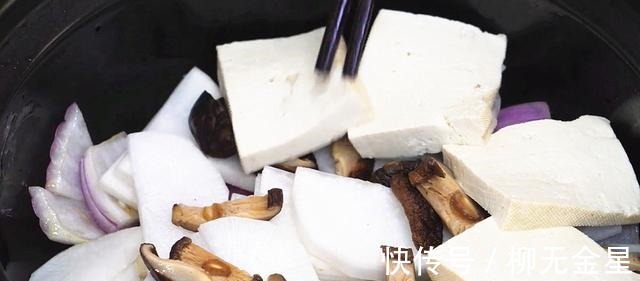 秋天要多吃鱼,教你懒人做法,用料简单味道香,上桌汤汁都不剩!