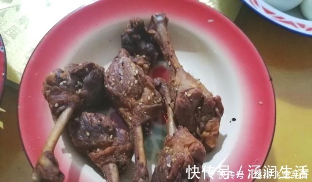 麻辣卤鸭|今天回娘家，妈妈做了一大桌子的菜，都是妈妈的味道！