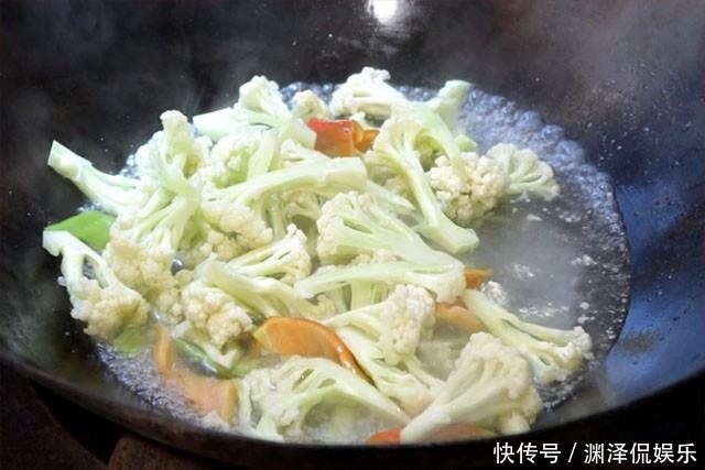 正确|炒花菜有人焯水,有人过油,有人直接炒,这才是最正确的家常做法