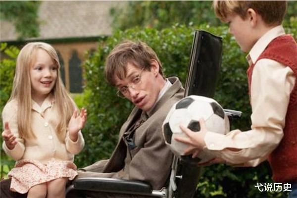 科学家 为了能让霍金说话，科学家在他的轮椅上装了很多你不知道的黑科技