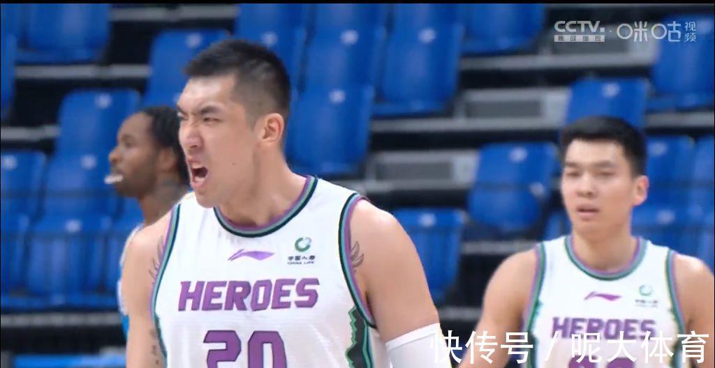 犯规|陶汉林半场砍下两双,哈德森吉伦沃特发威,山东男篮59-44青岛队