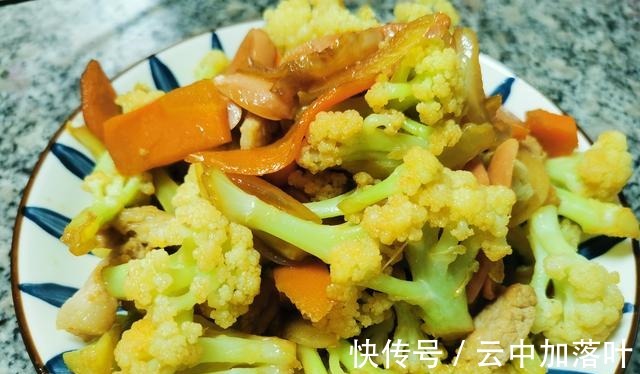 炒花菜最忌下锅焯水，教你正确做法，花菜鲜香入味口口脆爽又下饭！