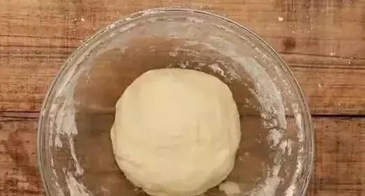 简单的面包做法，不用烤箱不用蒸，香甜柔软，儿子连吃5个直夸香
