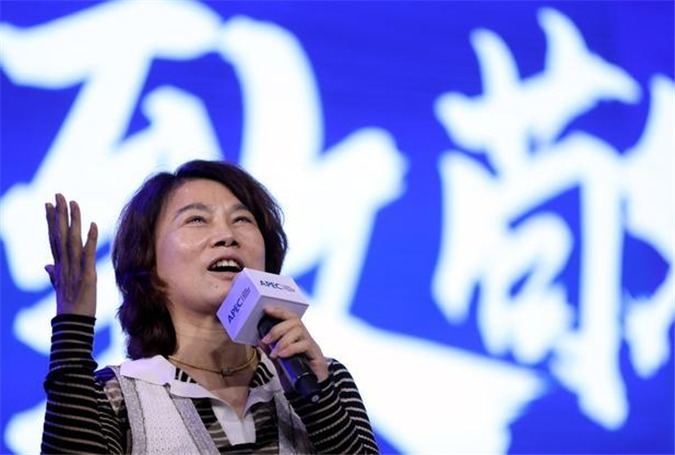 雷军|与雷军对赌十亿,被称为话题女王,董明珠个人品牌形象构建之路