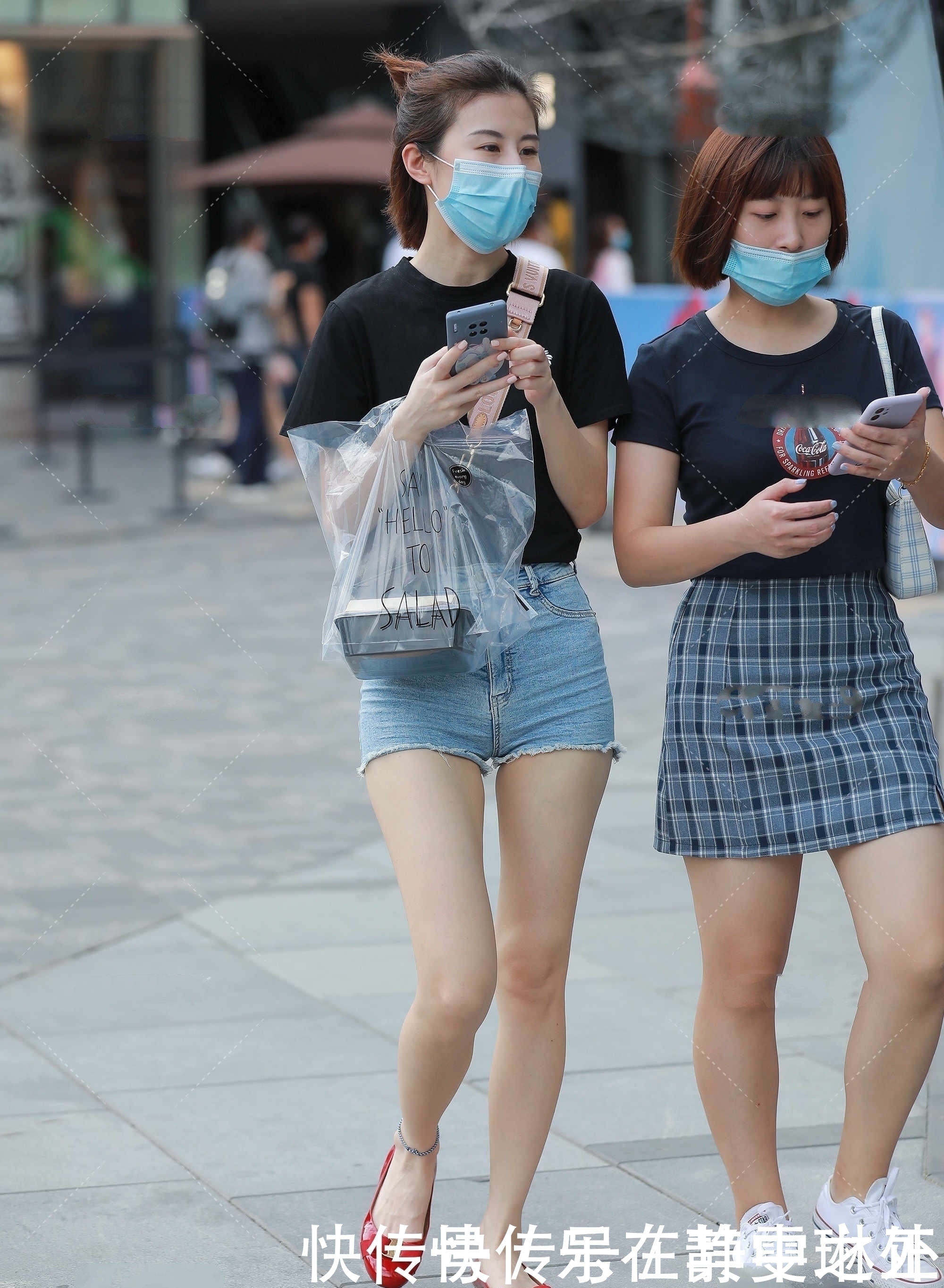 平底鞋 青春淑女简约黑色T恤，清爽干净，红色PU鞋清爽又好看