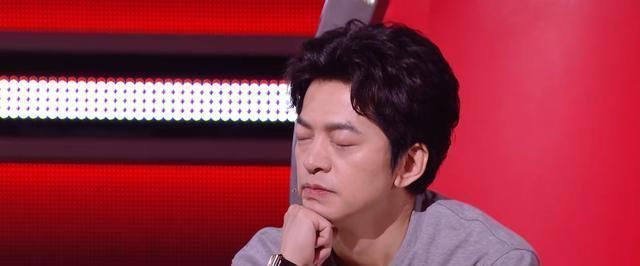 李健|中国好声音：李健眼中的职业歌手，却难获评审认可，李健表情变了