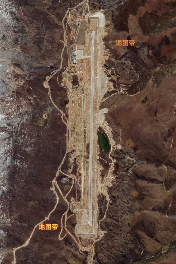 航拍甘孜康定机场，海拔4238米的高高原机场
