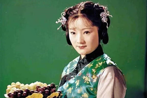 宝钗$宝钗的衣服妆裹死去的金钏儿,真的没忌讳?揭秘玉钏儿的诡异身份