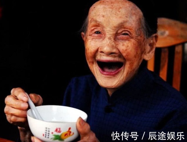 定律|百岁老人长寿定律，两“管”两“放”，可惜很多人都做不到！