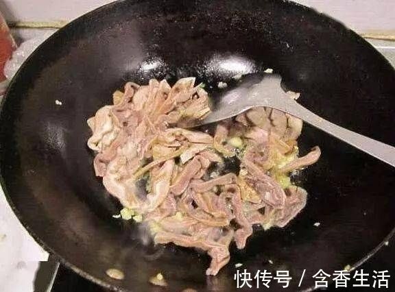 猪肚一炒就硬？因为你只会傻焯水！多加一步，吃起来又脆又嫩