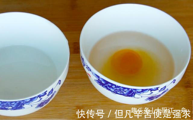 水煮荷包蛋时,为何总是散开有白沫教你2招,荷包蛋滑嫩不粘锅