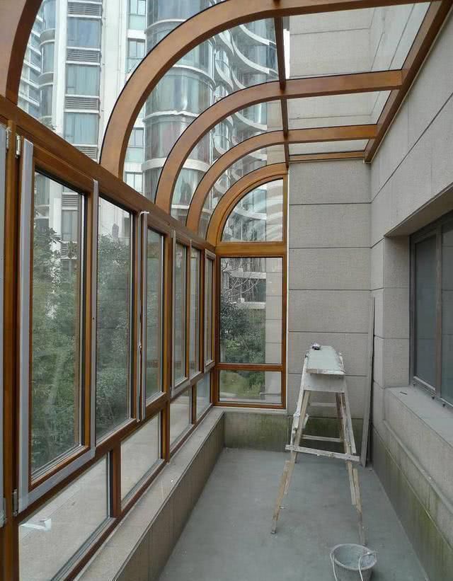 业主|花5000块把阳台改成弧形窗,这下顶楼多个阳光房,楼下业主干瞪眼