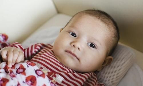 睡眠质量|妈妈别错过宝宝的“暗语”了,宝宝的这些表现,暗示需要用枕头了