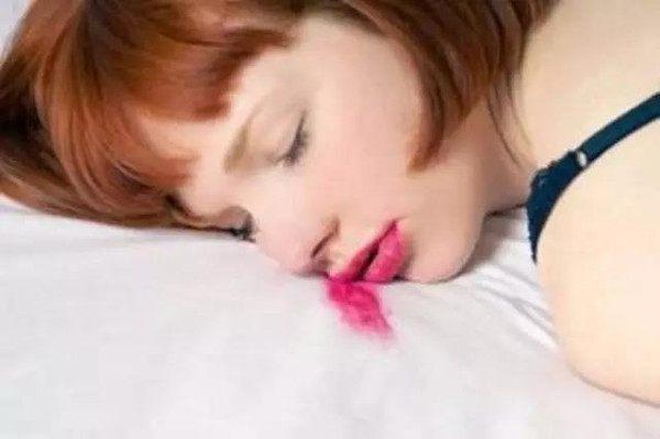 喝水|女人有6个“坏习惯”,会加速你的衰老,让你看起来比同龄人老