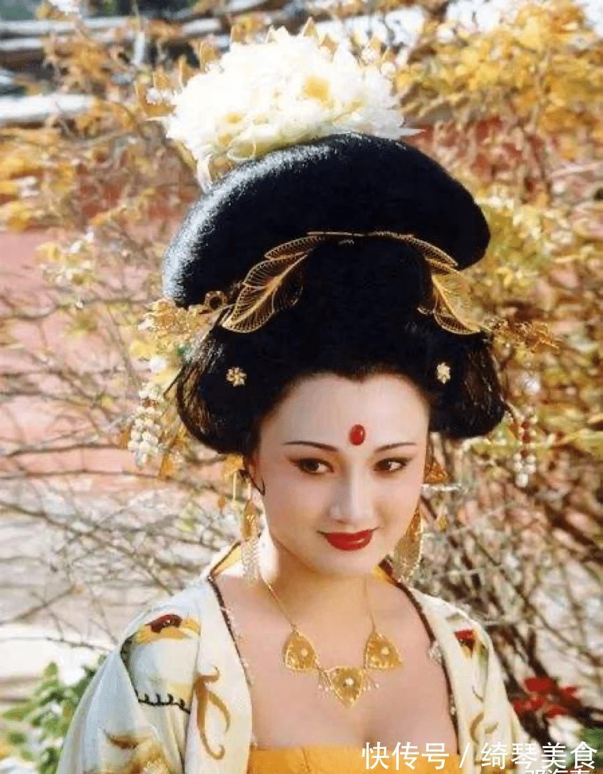 李白|许多诗人都为杨玉环留下了佳作，为何李白的28字独占鳌头？