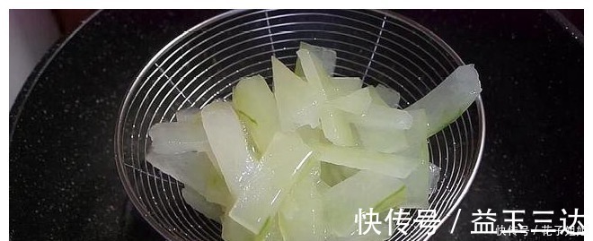 冬瓜最好吃做法，不凉拌，不红烧，比肉还香，一大盘上桌不够吃！