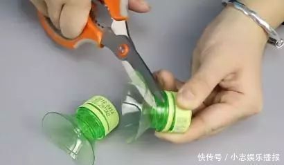 难题|出门鞋子脏了不用愁,只需2个塑料瓶盖,立马解决难题,简单方便