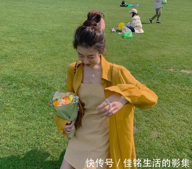 碎花裙 初秋第一件外套,今年流行这4款,谁穿谁美!