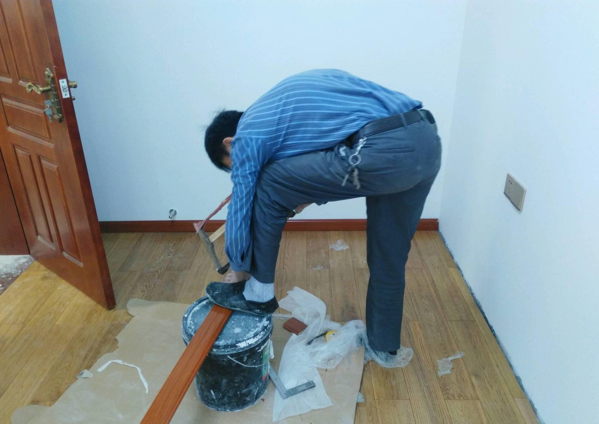 墙面|踢脚线有什么用?外国人家里看不到踢脚线,他们是怎样装修的?