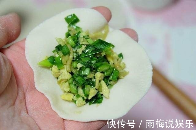 起阳草|韭菜鸡蛋馅饺子,关键在馅,有了这两样法宝,饺子不出水味更鲜