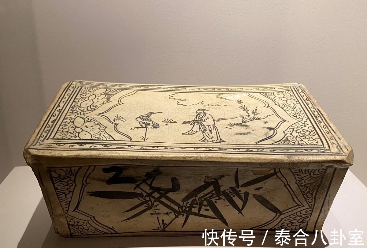 津窑|国博：类似的瓷枕做对比，外行也能分出河津窑和磁州窑