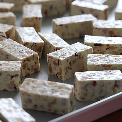 奶香浓郁牛轧糖