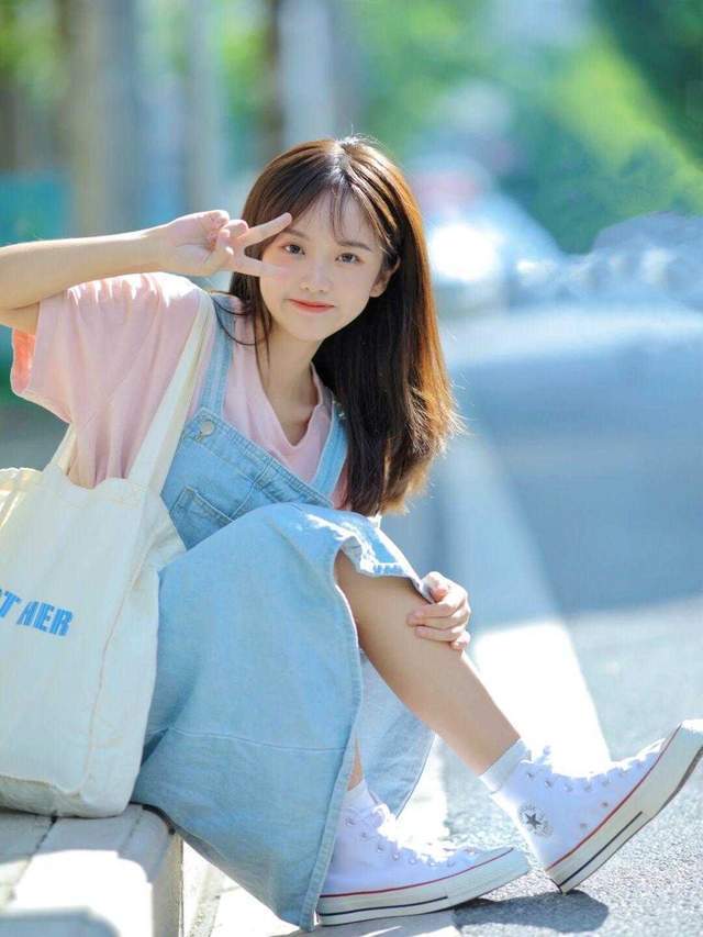 平底鞋|小个子和微胖穿搭如何避雷?条纹衫搭配半身裙,能提升气质还洋气