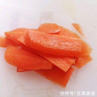 巨下饭|#巨下饭的家常菜#黄瓜炒菌菇