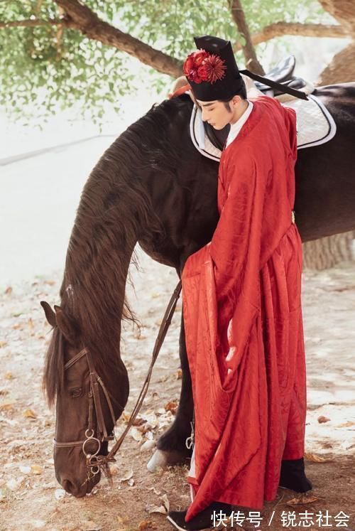 茱萸$真·花美男|穿汉服还要在头上戴花,本以为会奇怪,但被惊艳到了