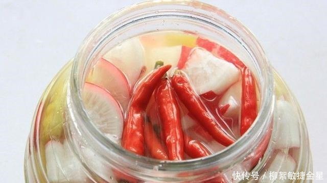 秋冬的萝卜又好吃又便宜,买一堆大萝卜做泡菜,腌萝卜干,美味