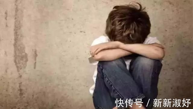 行为|什么样的父母养出了自卑的孩子有这五种行为的,要注意了