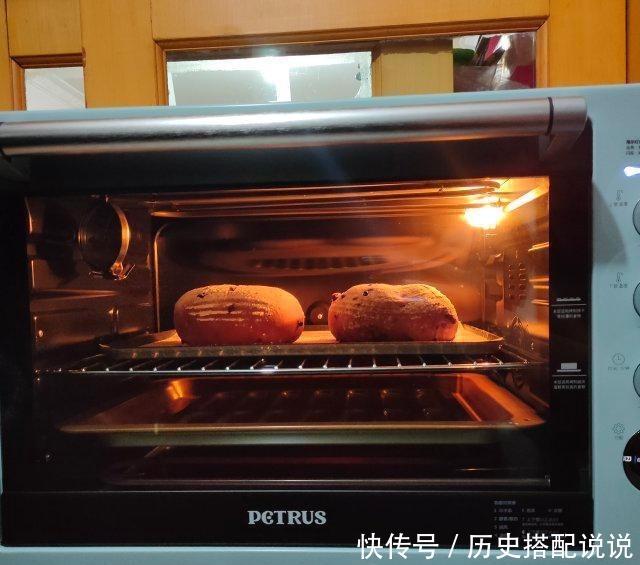 浓情巧克力软欧包,浓浓的可可香,你一定会喜欢!