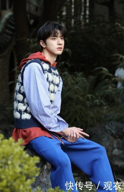 造型|还在卫衣叠穿衬衫?看林一搭配绵羊背心,效果瞬间好到爆