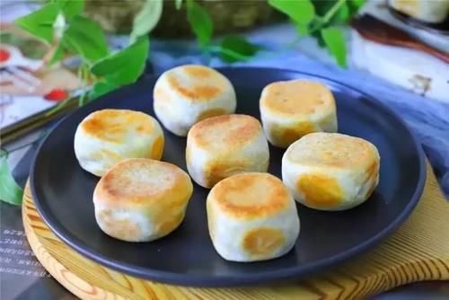 美食优选：不用烤箱，一口平底锅就能做的网红小吃，松软细腻，做法超简单