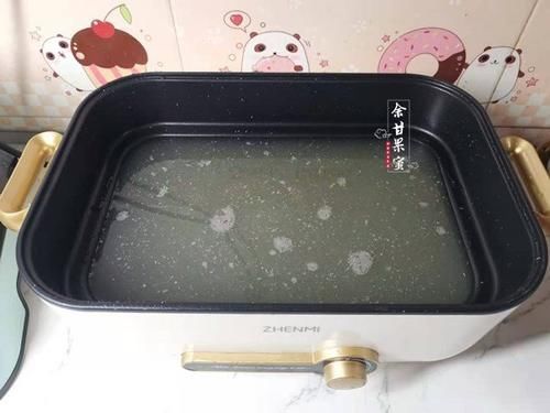 家常|三人午餐,炖一锅家常菜肴,有荤有素有粗粮,连米饭也省下了