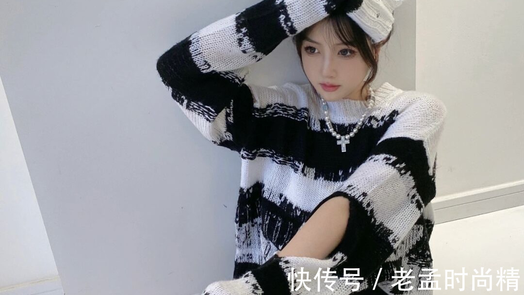 小姐姐|丸子头小姐姐毛衣配短裤, 时尚又潮流, 高级感满满