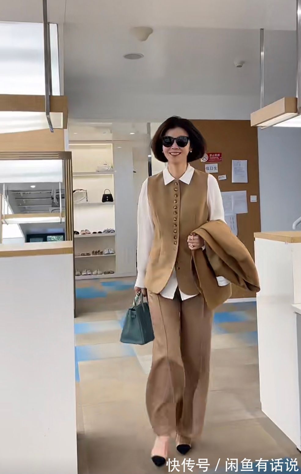 最后一天|高级打工人平时怎么穿?看40岁精英女示范一周穿搭,越简单越高级