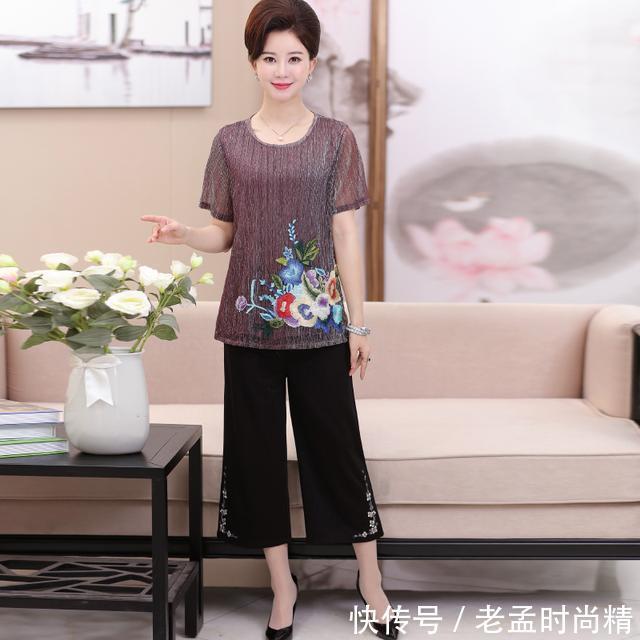 阔腿裤 会穿的女人,到了40是不穿裙子的,她们一般会选择时髦的套装