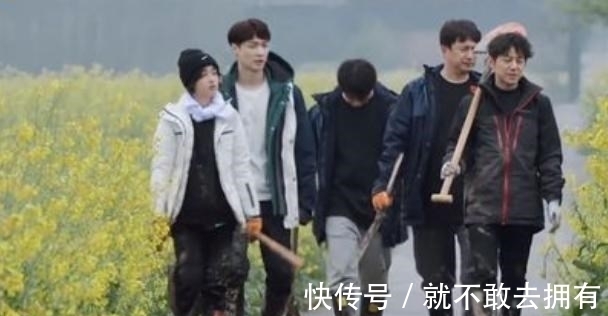 造型师|何炅在《拜托了》曝张艺兴料，称自带造型师来蘑菇屋，理由很搞笑