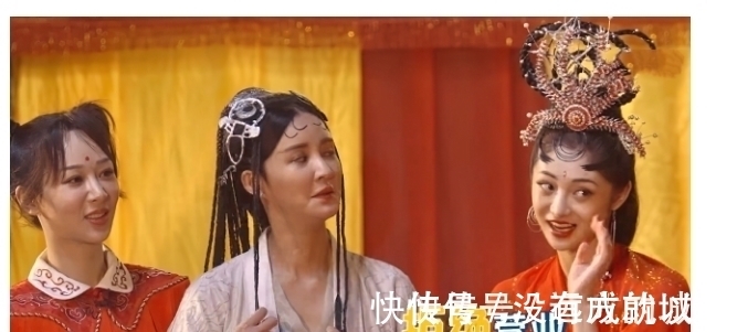 楊紫|楊迪模仿豬八戒背媳婦,楊紫仗義配合,手放的位置是女友專屬