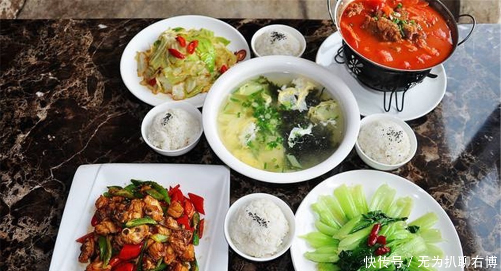 俗语:来客不摆三盘菜,可叹十人九不知,餐桌的讲究,你注意过吗